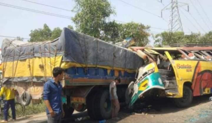 টাঙ্গাইলে বাস-ট্রাক মুখোমুখি সংঘর্ষে নিহত ৪, আহত ৮জন